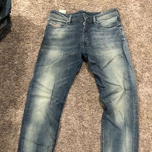 Diesel Buster 33 /32 Slim Tapered Destroy Wash